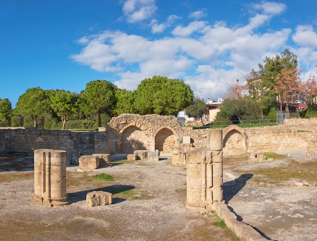 Colonne romane e archi in pietra a Paphos, Cipro