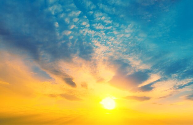 Colorato cielo nuvoloso al tramonto Sfumatura di colore Sky trama natura astratta sfondo Colore della bandiera ucraina