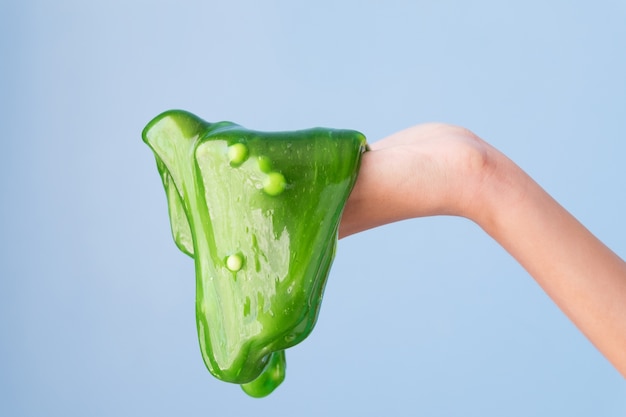 Colorato di Toy Called Slime fatto in casa, i bambini si divertono e sono creativi dalla scienza