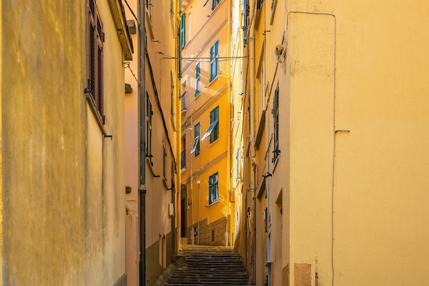 Colorato paesaggio urbano di edifici in Europa Cinque Terre