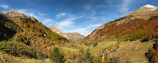 Colore dell'autunno in montagna (Pirenei francesi)