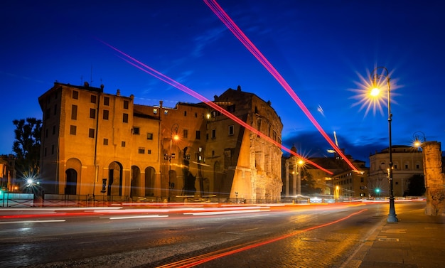 Colosseo al crepuscolo Roma