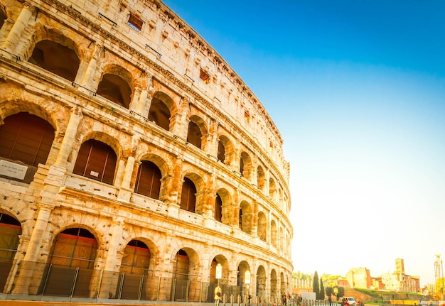 Colosseo al tramonto a Roma Italia