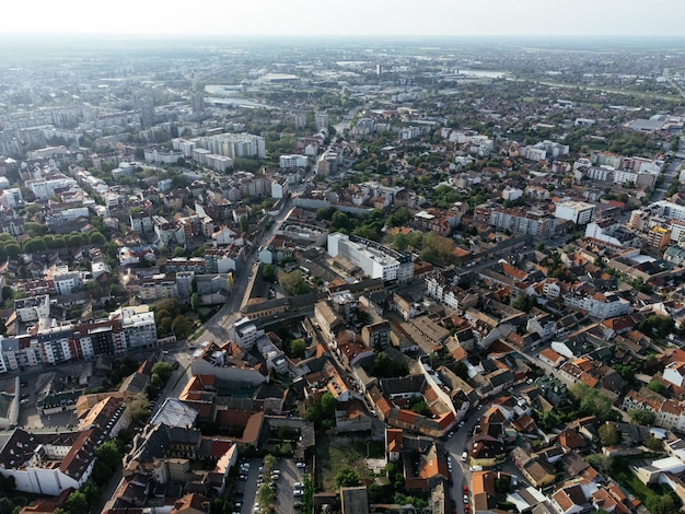 Colpo areale del drone della città Serbia di Novi Sad