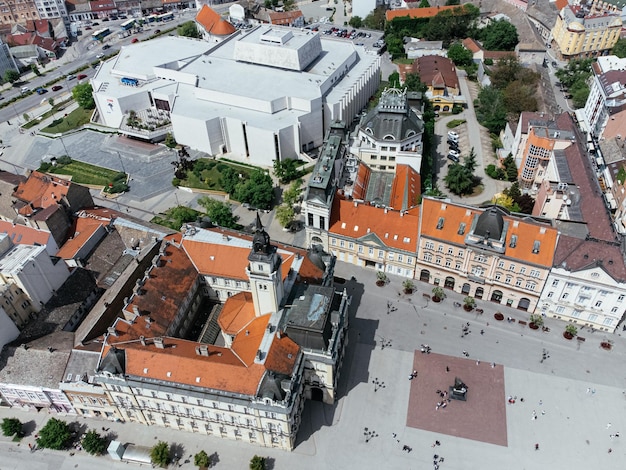 Colpo areale del drone della città Serbia di Novi Sad