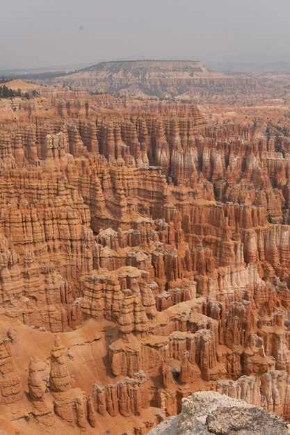 Colpo verticale di badlands al Parco Nazionale di Bryce Canyon nello Utah, Stati Uniti