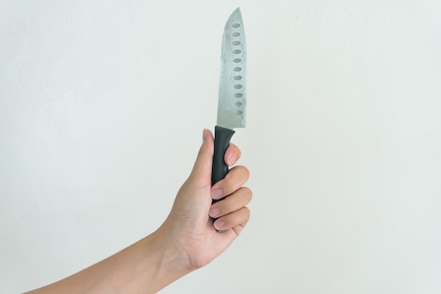 Coltello a mano per cucinare su sfondo bianco