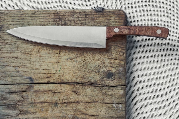 Coltello da cucina con manico in legno