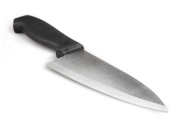 Coltello da cucina su uno sfondo bianco