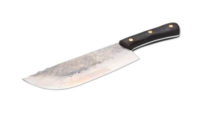 Coltello grande per carne e pesce con manico in legno isolato su sfondo bianco