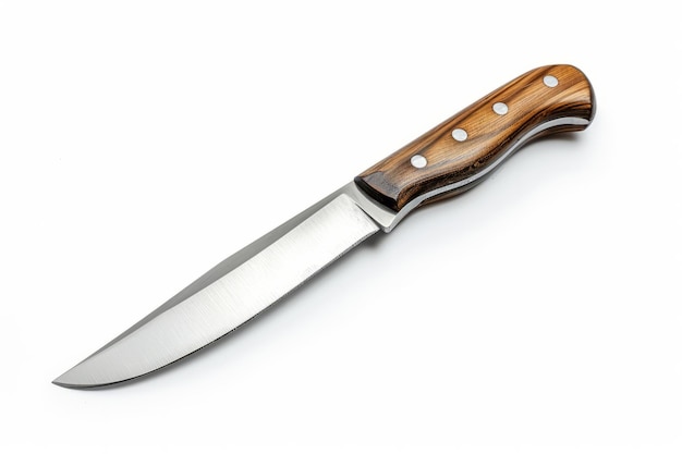 Coltello isolato su sfondo bianco