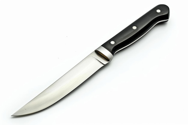 Coltello isolato su sfondo bianco