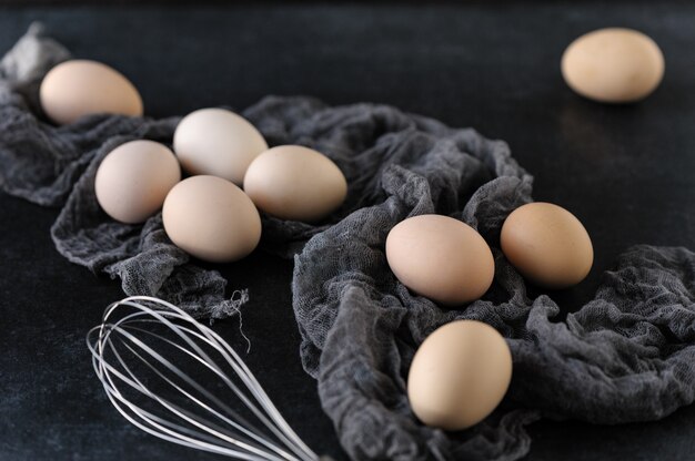 Coltiva uova di gallina fresche