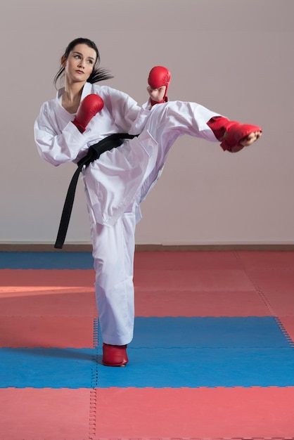 Combattente di karate bianco