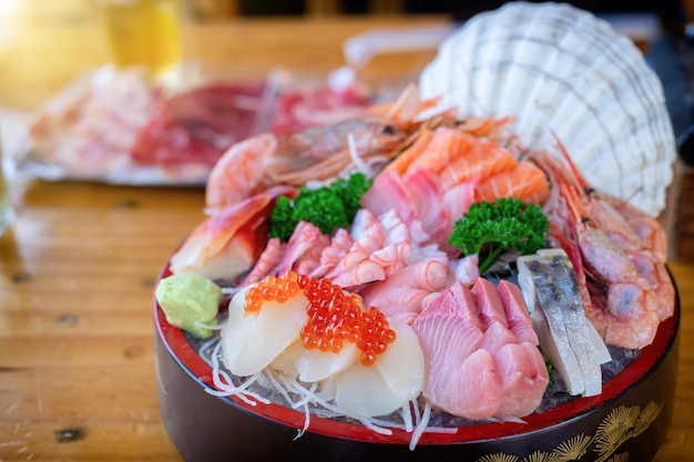 Combo di sashimi fresco del giappone asiatico e bello