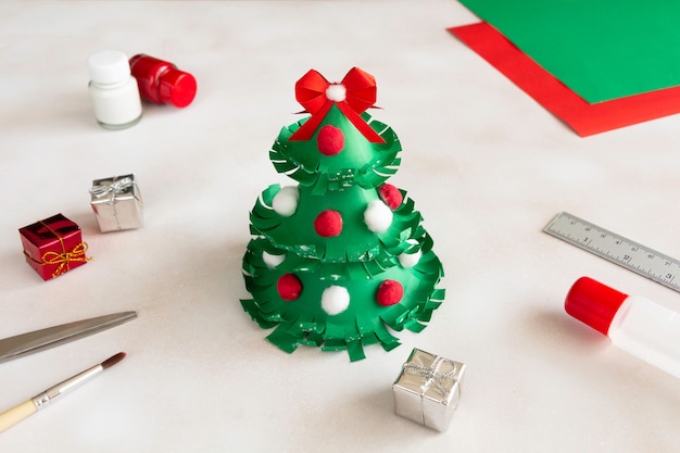 Come fare un bell'albero di Natale con la carta colorata con i bambini passo dopo passo Fai da te Step 14 Final