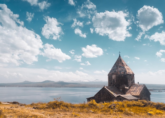 Complesso del monastero di Sevanavank sul lago Sevan