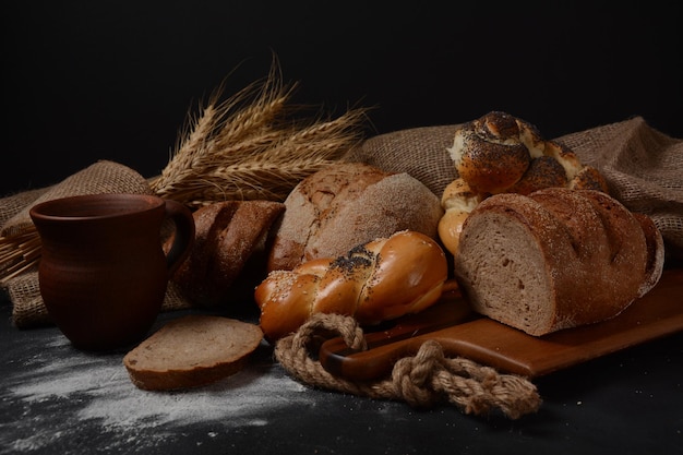 Composizione con varietà di pane