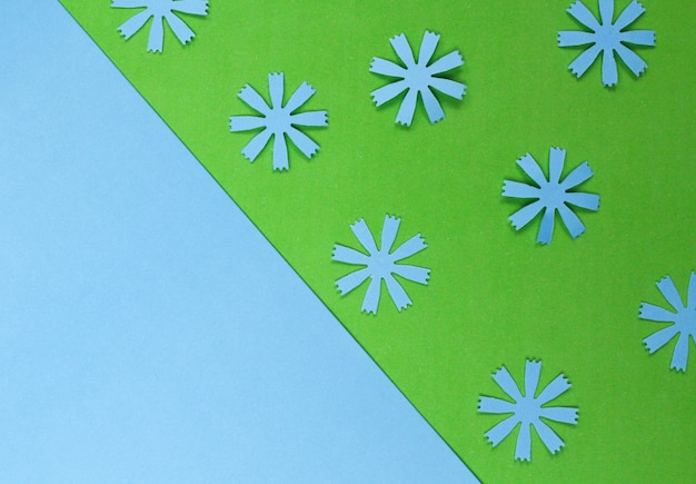 Composizione del telaio mockup con fiori di carta da lavoro