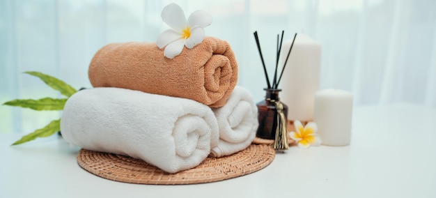 Composizione di accessori spa ambientata nel centro benessere di bellezza dell'hotel day spa
