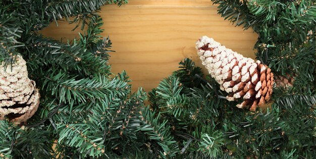 Composizione di Natale o Capodanno in uno sfondo di legno. Immagine di concetto per natale.