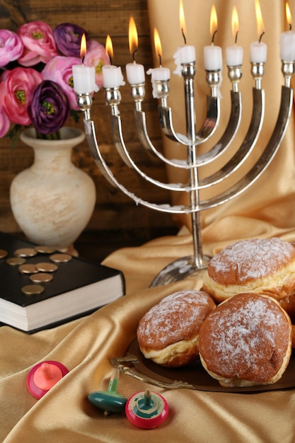 Composizione festiva per Hanukkah sul primo piano del panno