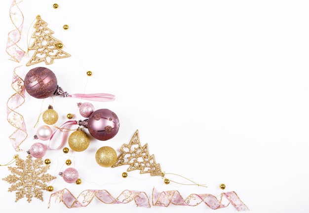 Composizione festiva per le vacanze di Natale motivo dorato rosa creativo festivo