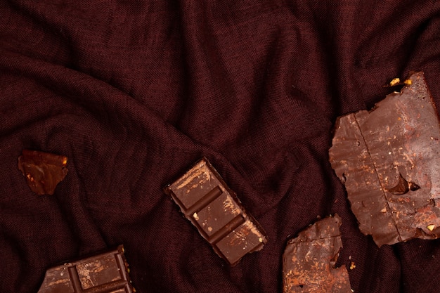 Composizione vista dall'alto o sfondo con delizioso cioccolato