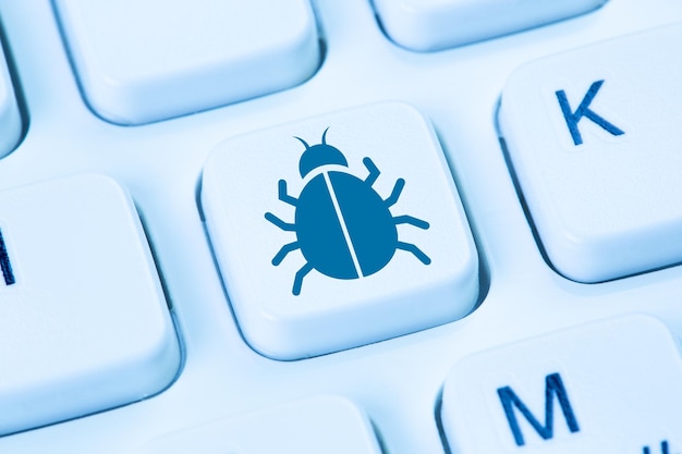 Computer internet virus Trojan bug sicurezza di rete tastiera blu sicura