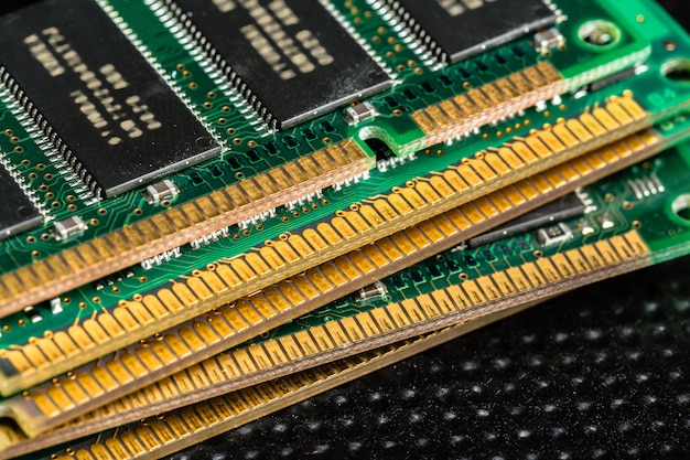 Computerchip, tecnologia e industria elettronica