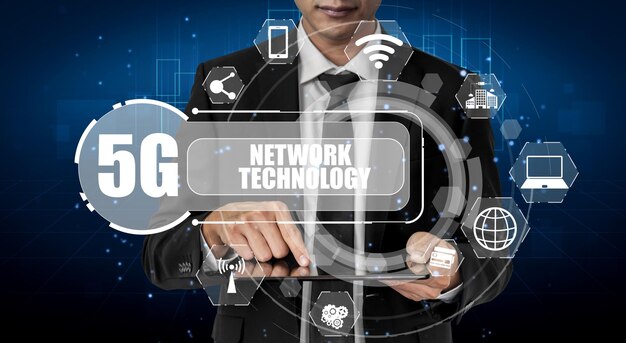 Comunicazione avanzata e connessione alla rete Internet globale nella città intelligente
