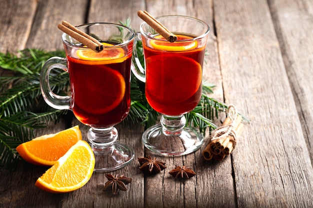 Concept di una deliziosa bevanda al vino caldo
