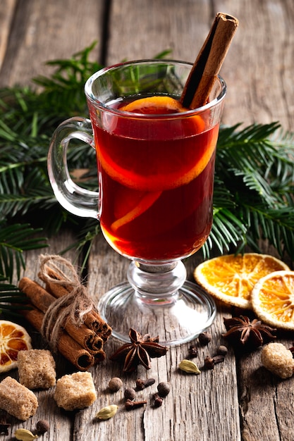 Concept di una deliziosa bevanda al vino caldo