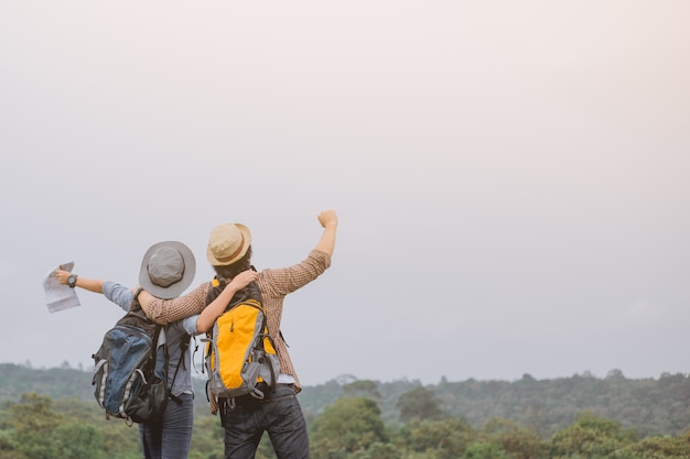 Concetto asiatico di avventura, viaggio, turismo, escursione e persone