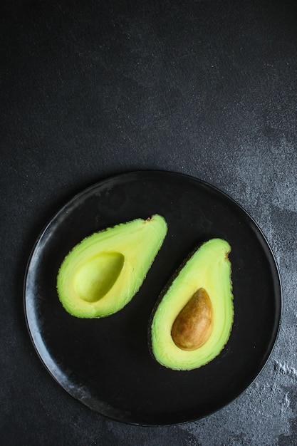 Concetto del menu dell'avocado, della frutta matura e saporita (alimento sano, ingredienti delle vitamine)