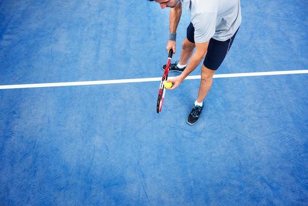 Concetto della partita dell&#39;atleta della racchetta di sport di tennis di tennis