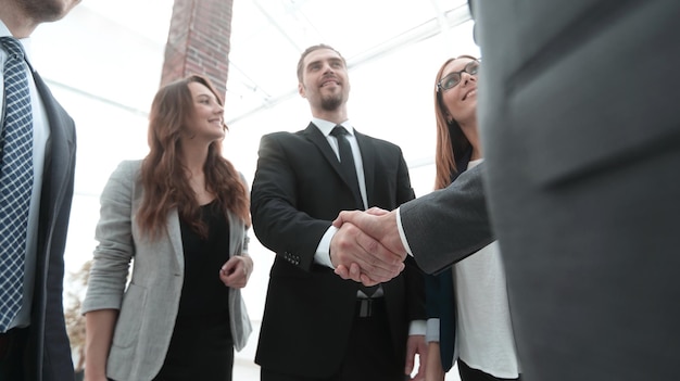 Concetto di affare di saluto della stretta di mano della gente di affari di successo