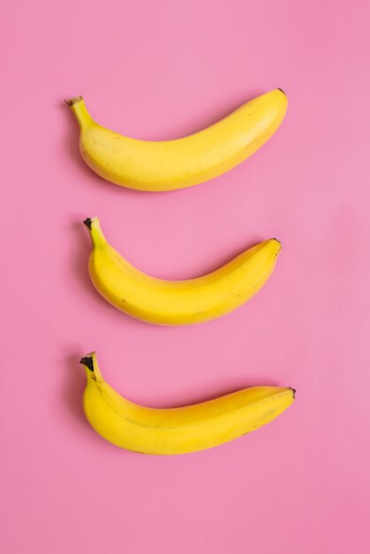 Concetto di banana colorata