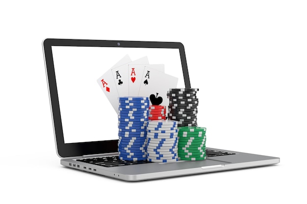 Concetto di casinò online Fiches da gioco e carte da gioco da poker con computer portatile moderno su sfondo bianco Rendering 3d