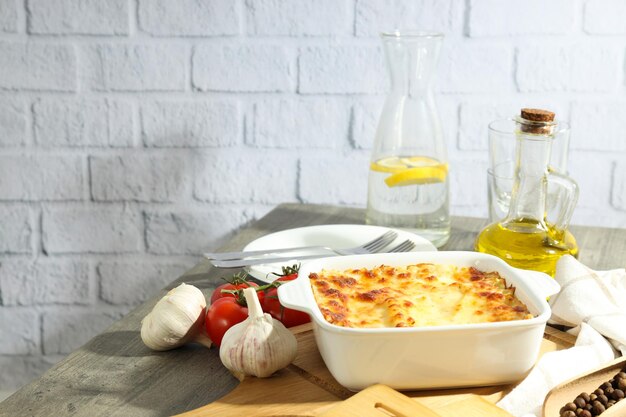 Concetto di cibo delizioso spazio per lasagne per il testo