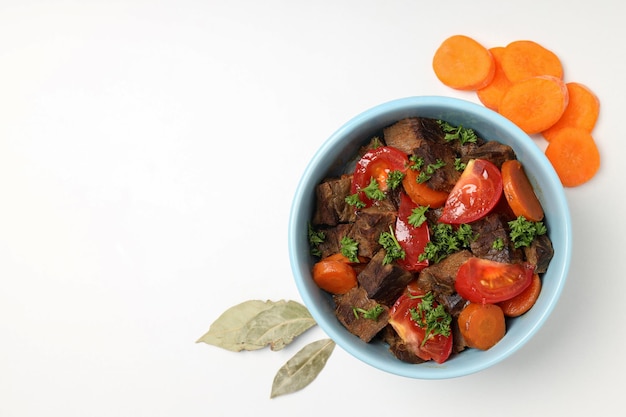 Concetto di cibo gustoso con carne di manzo con verdure, spazio per il testo