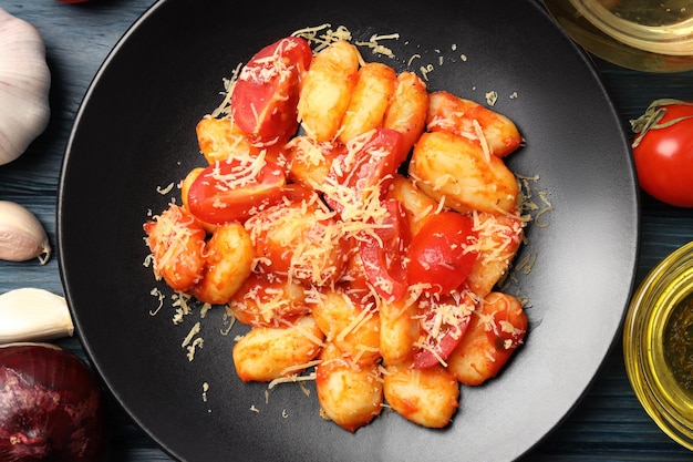 Concetto di cibo gustoso con gnocchi, vista dall'alto