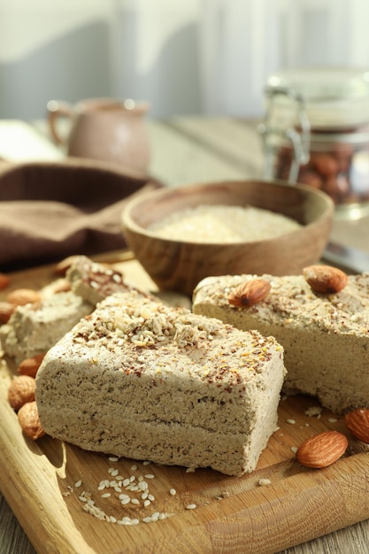 Concetto di cibo gustoso con halva, primo piano