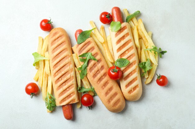 Concetto di cibo gustoso con hot dog francese