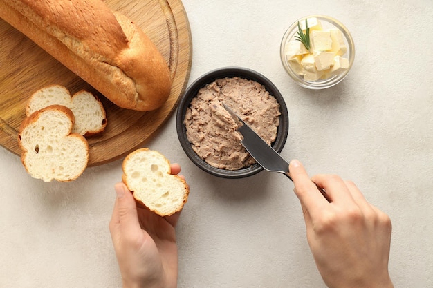 Concetto di cibo gustoso con patè, vista dall'alto