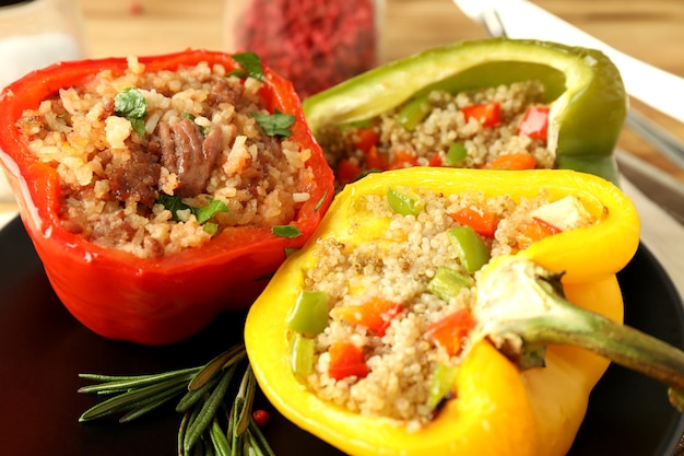 Concetto di cibo gustoso con Ã¢Â€Â‹peperoni ripieni, primo piano