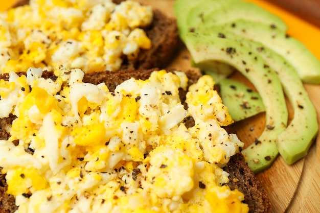 Concetto di colazione con gustoso panino fatto in casa