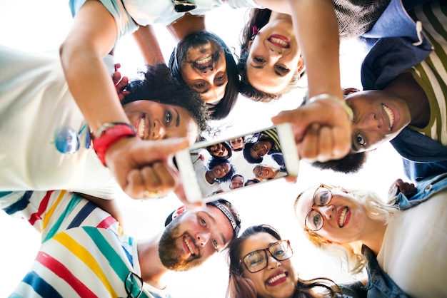 Concetto di conversazione della foto di lavoro di squadra degli studenti di college