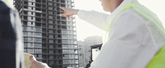 Concetto di costruzione di ingegnere e architetto che lavorano in cantiere