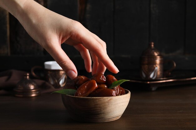 Concetto di datteri alimentari dolci e gustosi